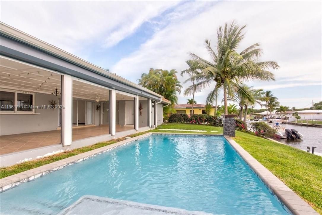 Exterior, Pool, Water
