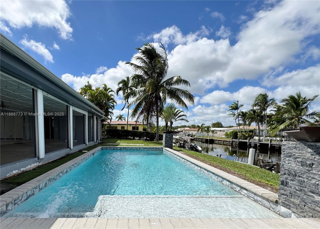 Exterior, Pool, Water