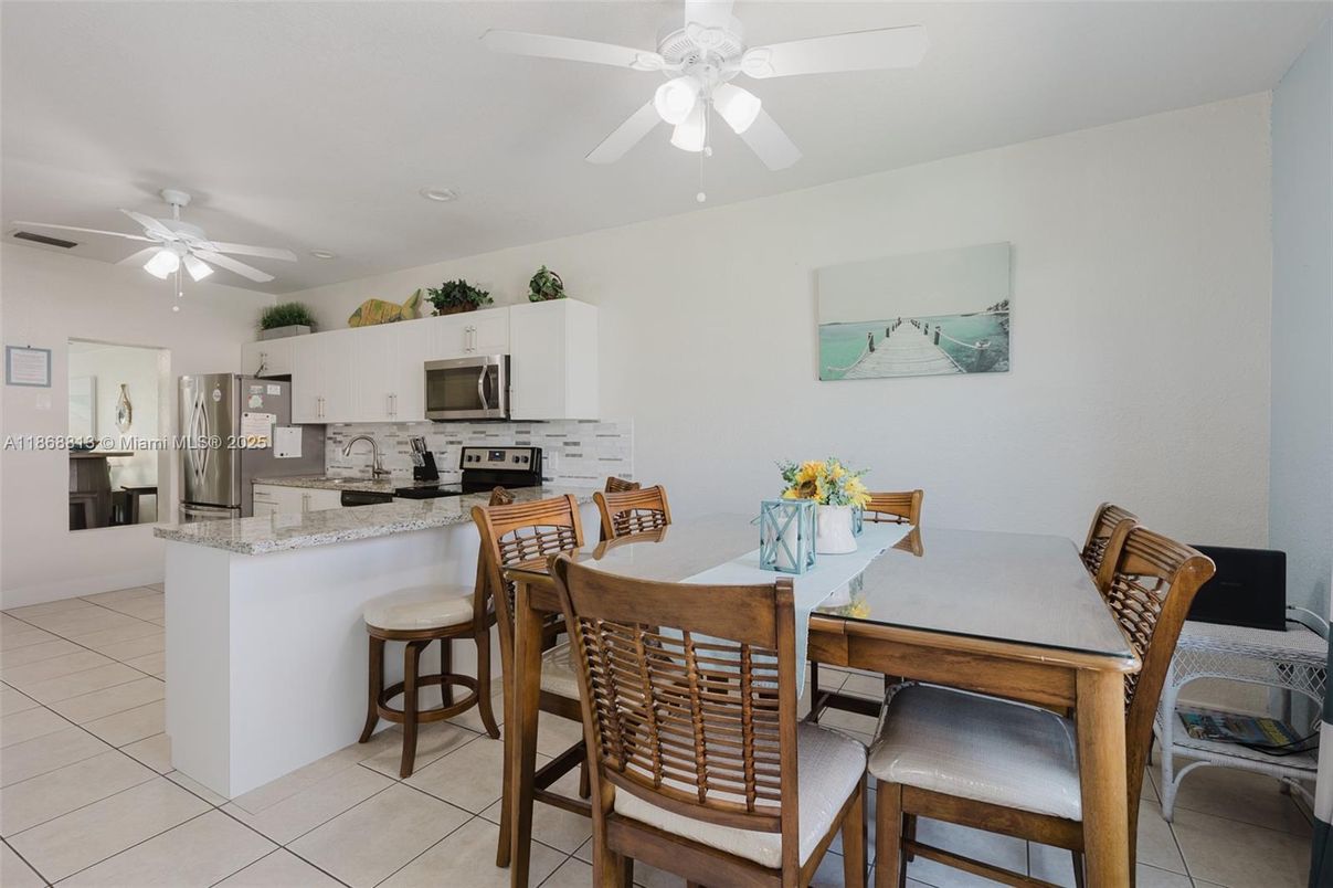Dining room, Interior, Kitchen, Stainless Steel Appliances