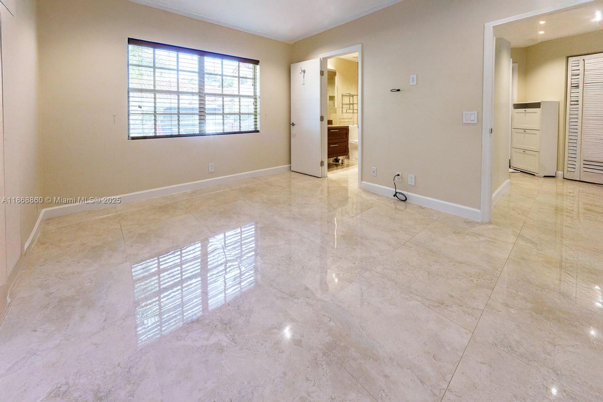 Bathroom, Empty room, Interior, Recessed Lighting