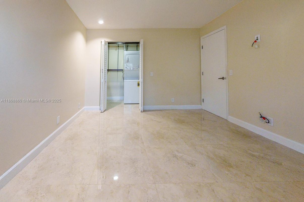 Empty room, Interior, Kitchen, Recessed Lighting