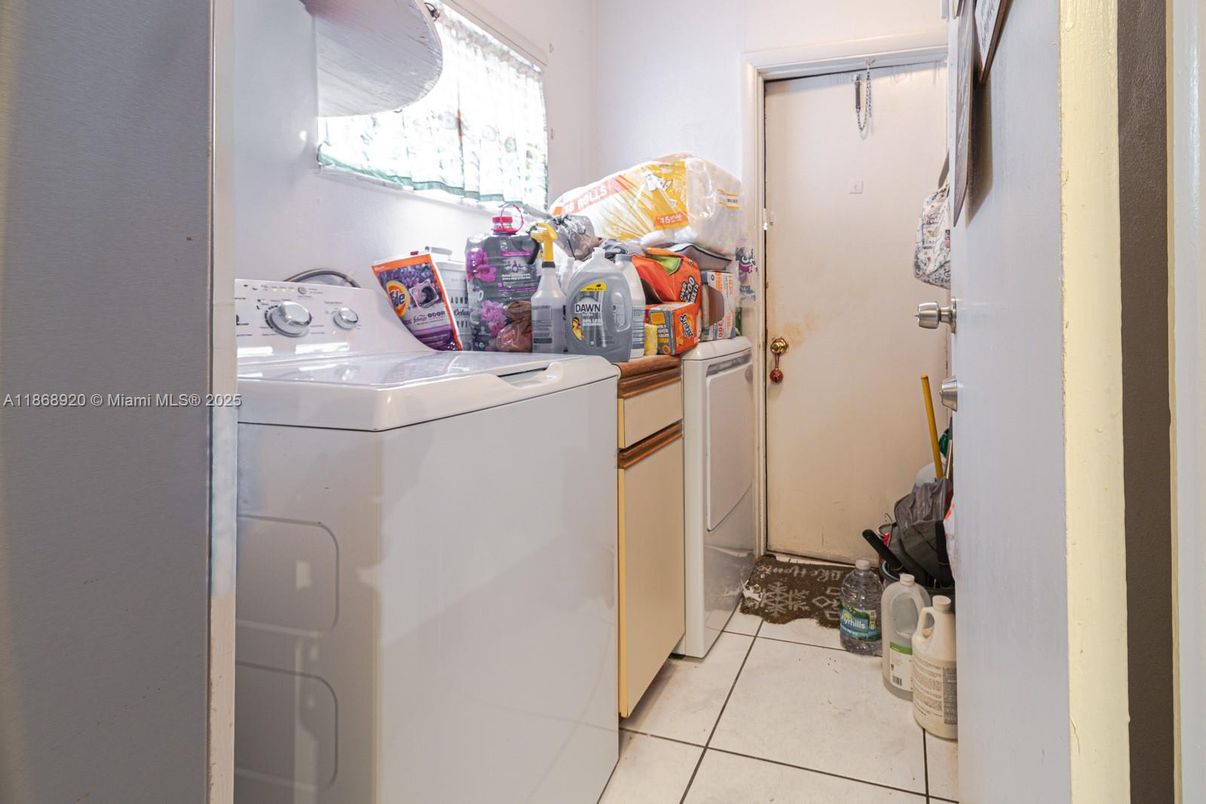Interior, Washer