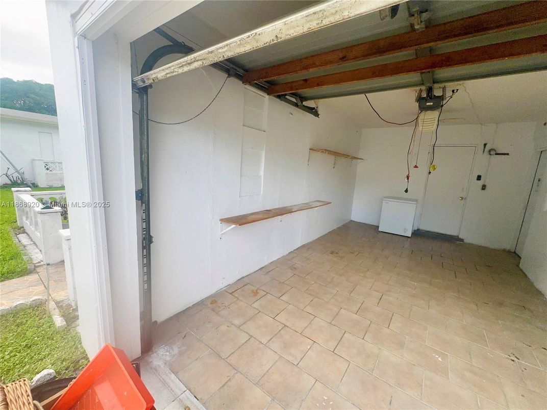 Garage, Interior