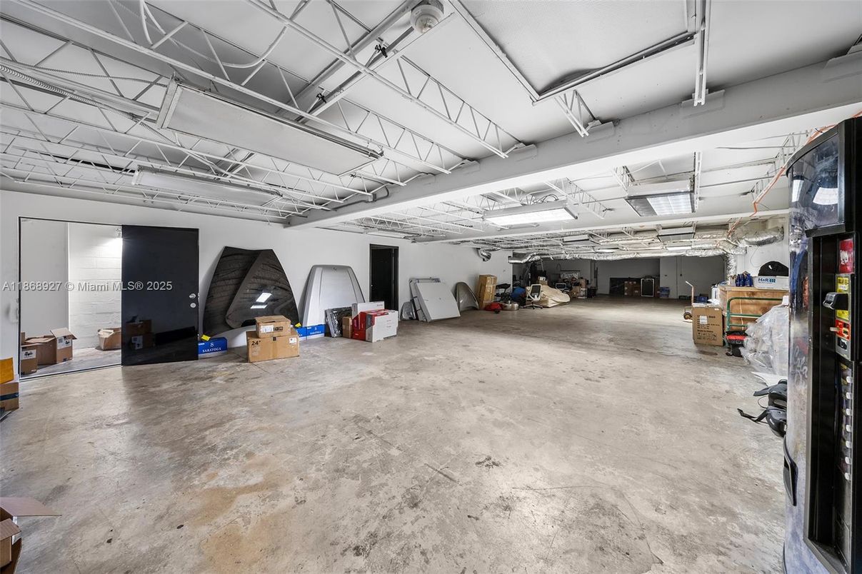 Garage, Interior