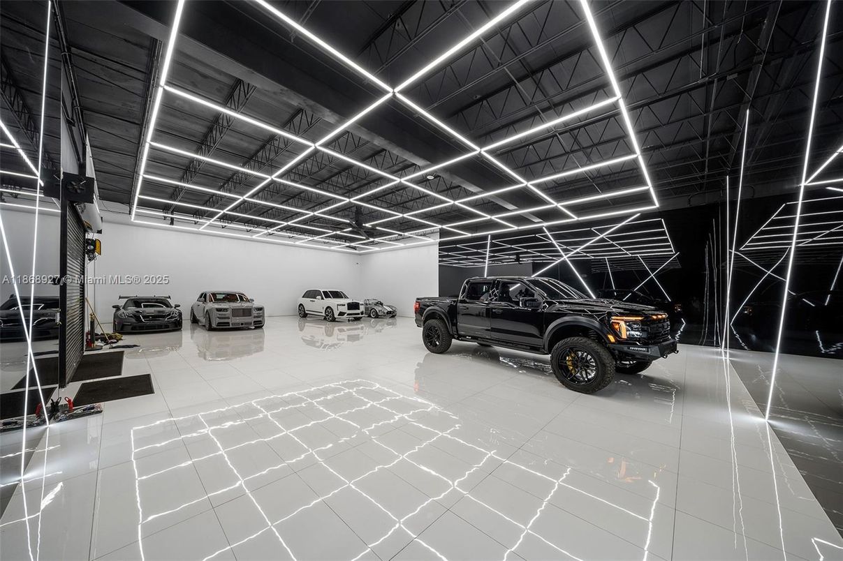 Garage, Interior