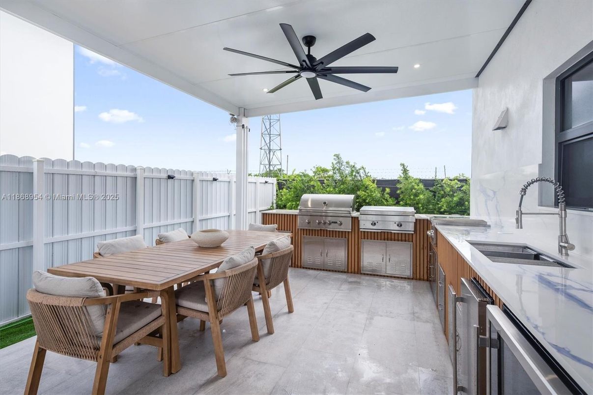Exterior, Outdoor Kitchen