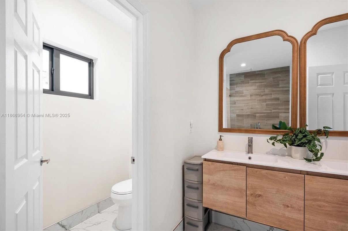 Bathroom, Interior, Marble, Recessed Lighting