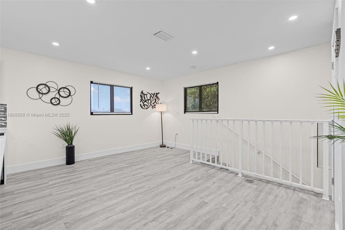 Interior, Recessed Lighting, Wood Texture Flooring