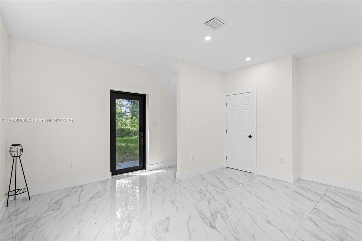 Empty room, Interior, Marble, Recessed Lighting