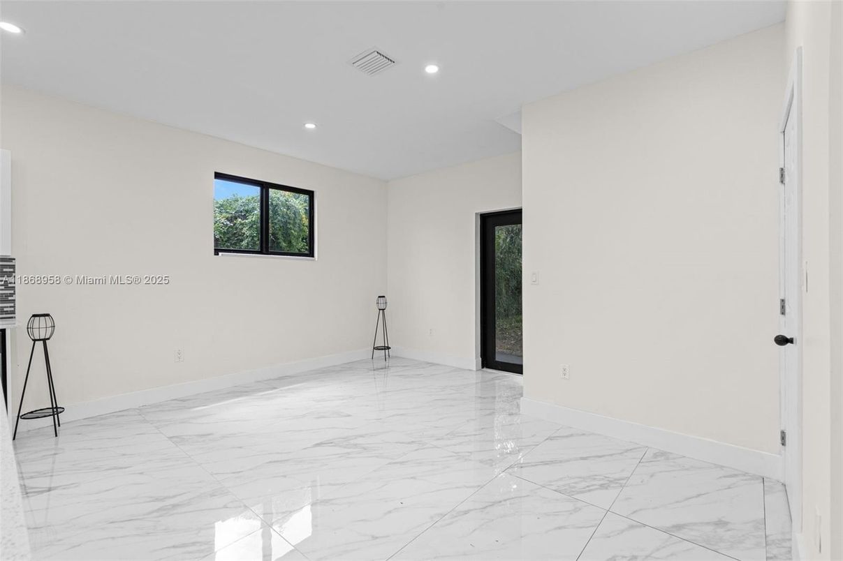 Empty room, Interior, Marble, Recessed Lighting