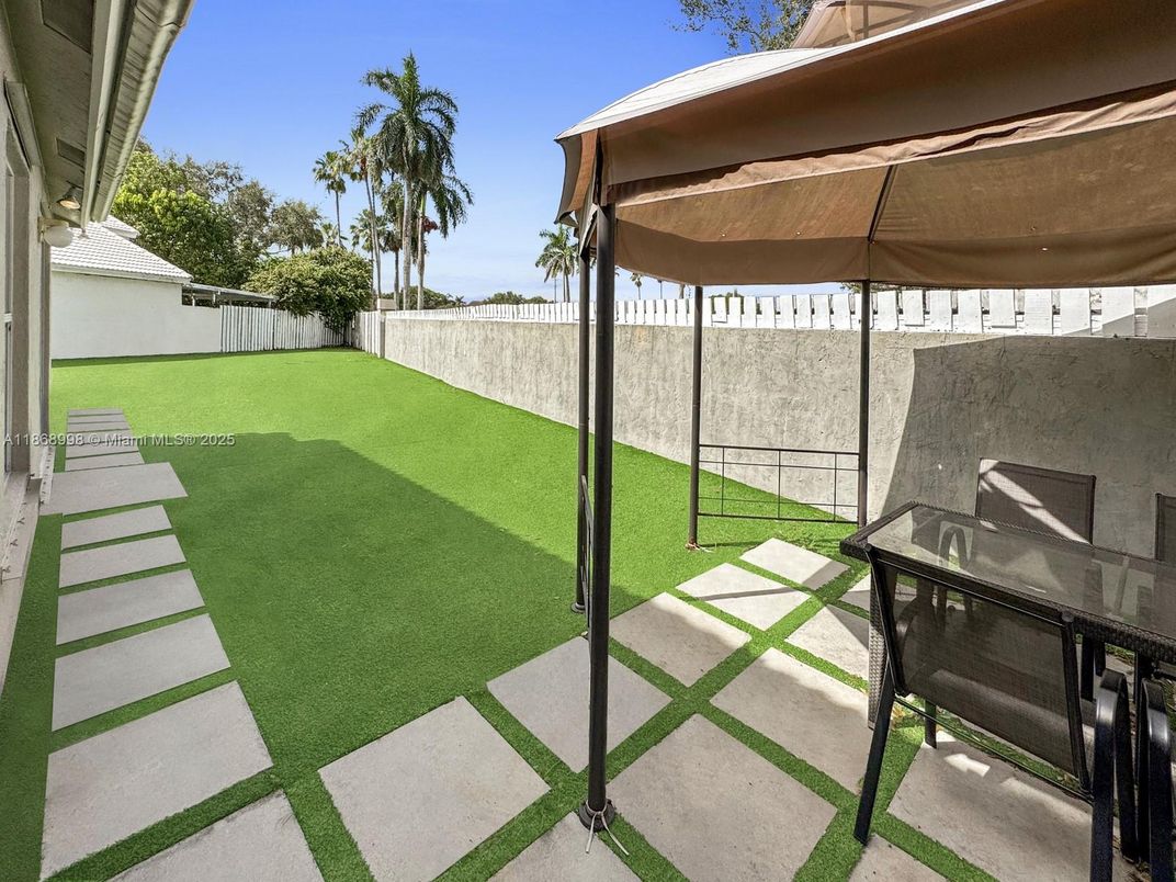 Backyard, Exterior