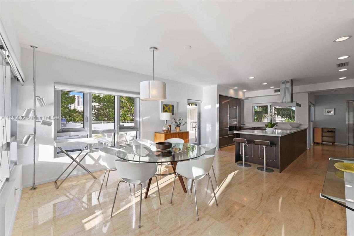 Dining room, Interior, Kitchen, Pendant Lights, Recessed Lighting