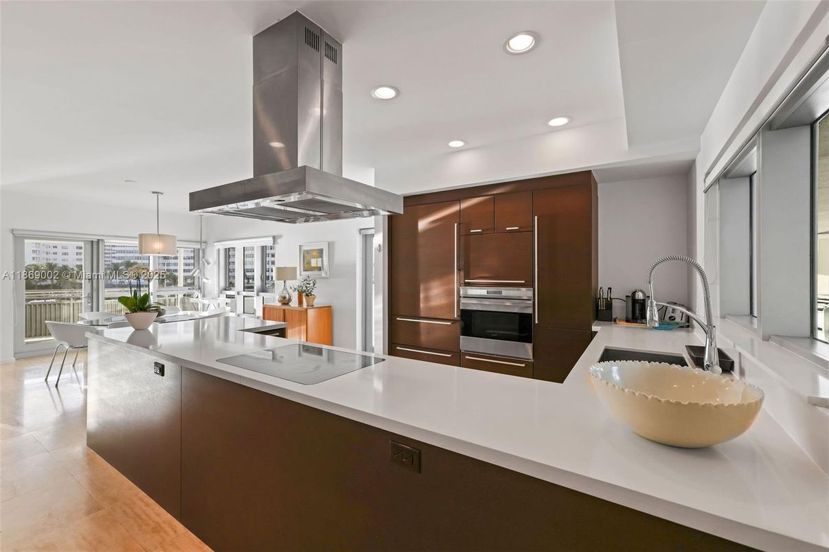 Dining room, Interior, Kitchen, Pendant Lights, Recessed Lighting, Stainless Steel Appliances
