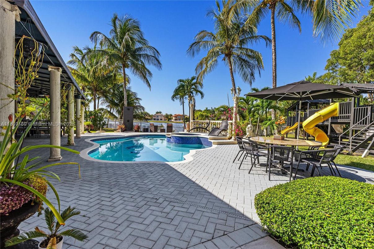 Exterior, Playground, Pool