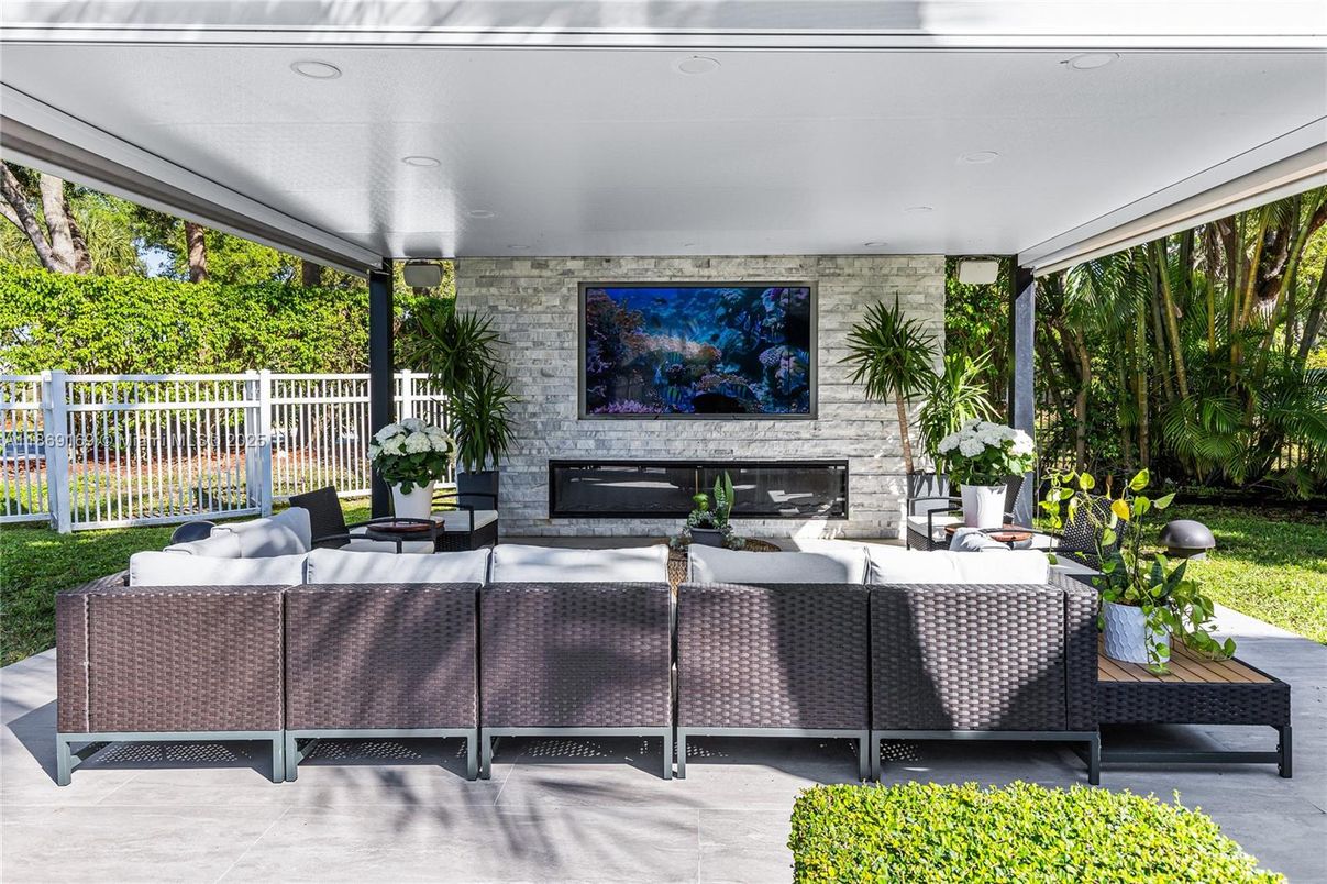Exterior, Fireplace