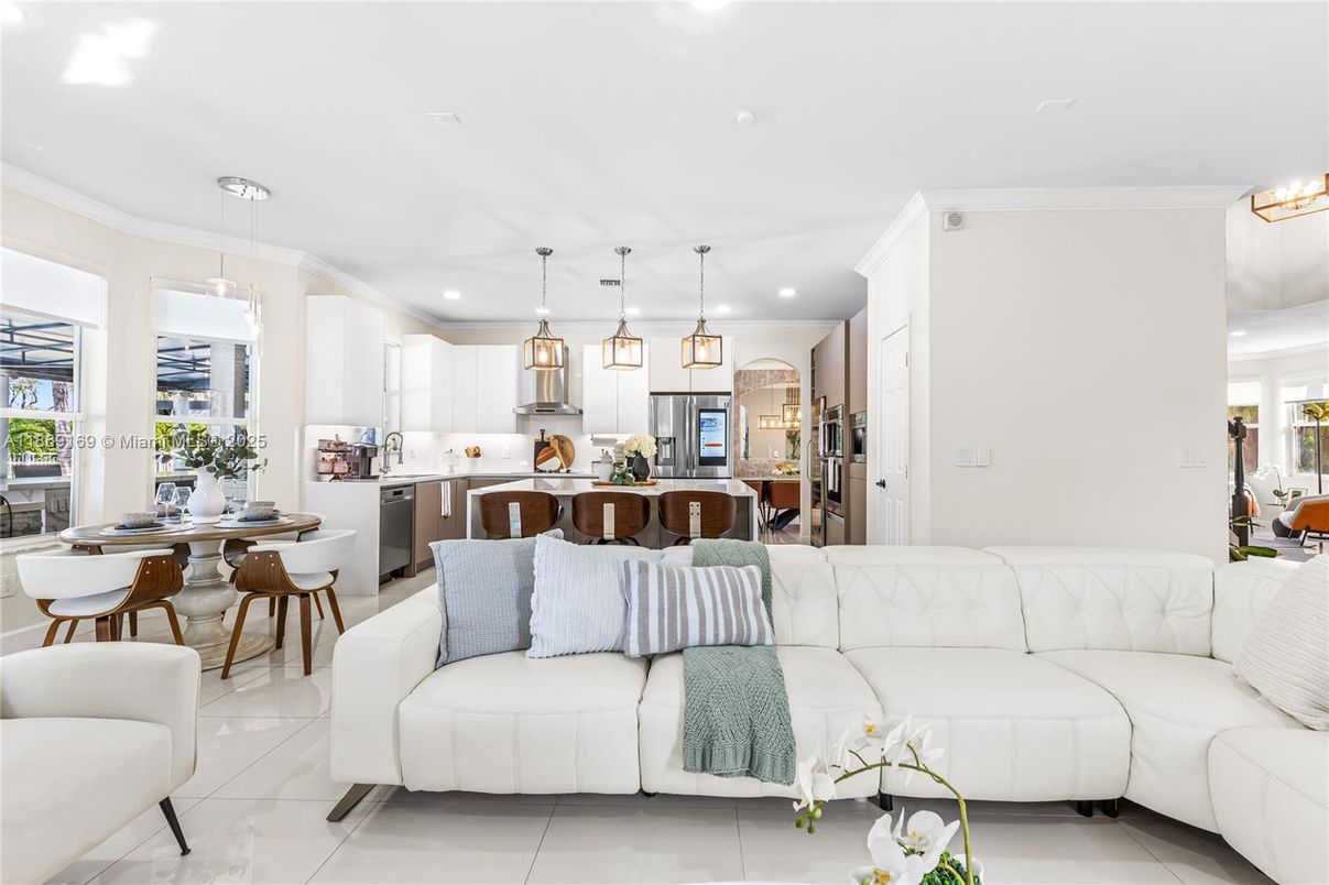 Dining room, Interior, Kitchen, Living room, Pendant Lights, Recessed Lighting, Stainless Steel Appliances