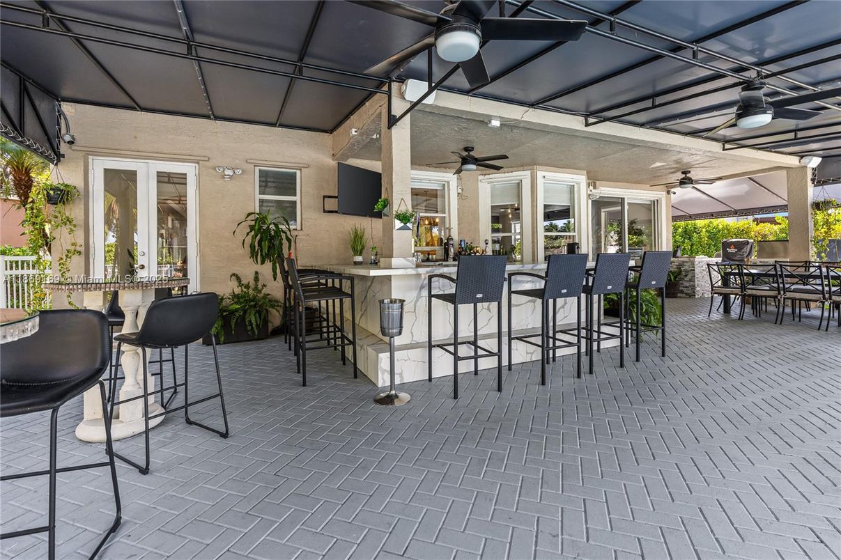 Exterior, Outdoor Kitchen