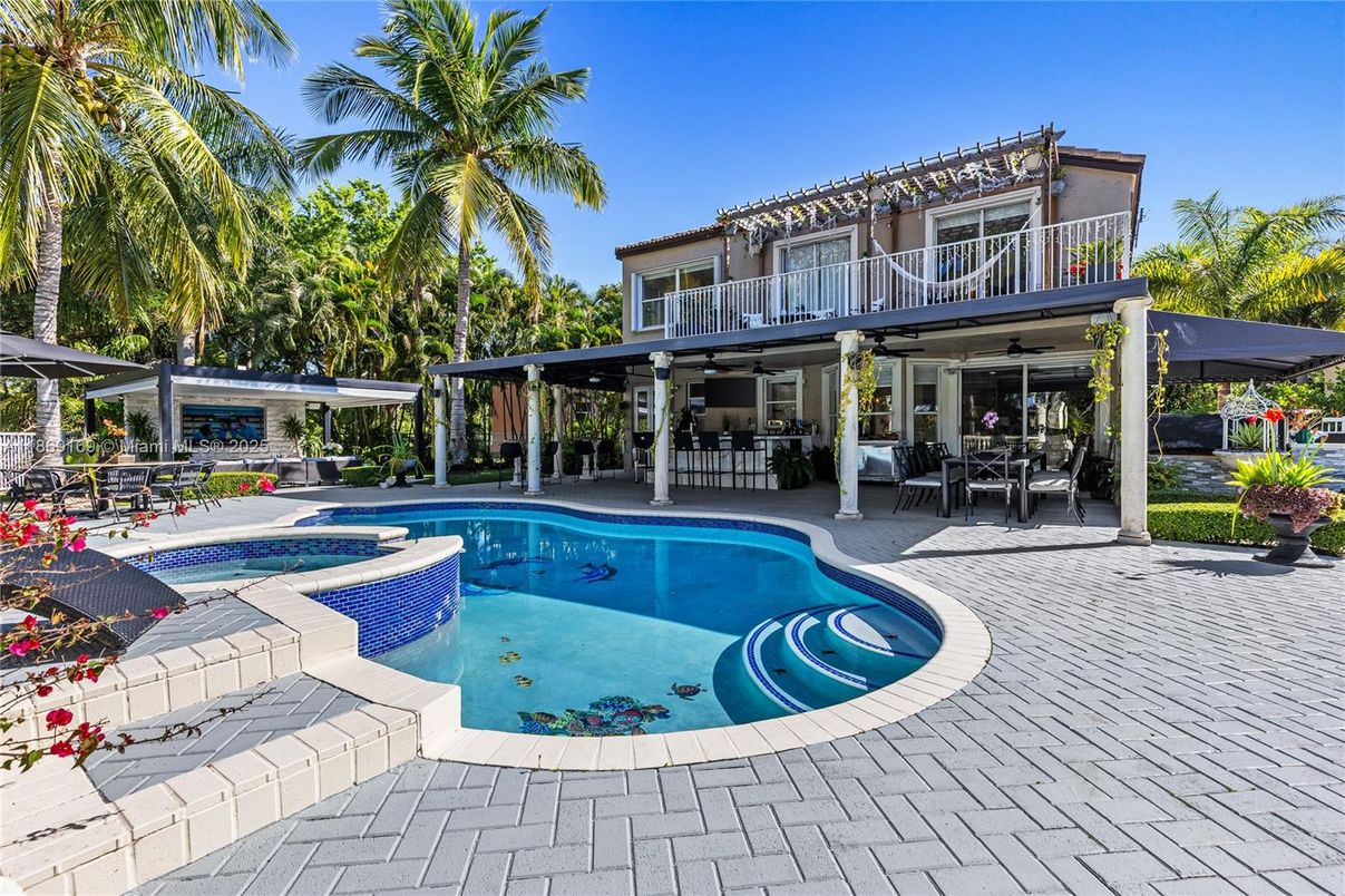 Exterior, Pool