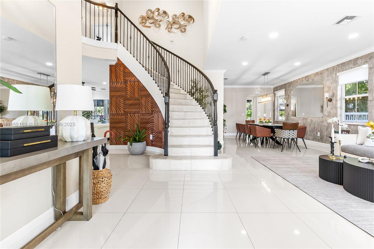 Dining room, Interior, Pendant Lights, Recessed Lighting