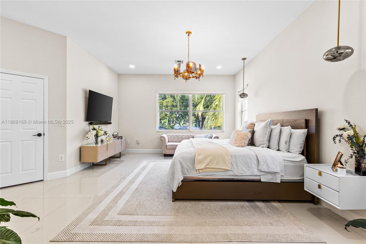 Bedroom, Chandelier, Interior, Pendant Lights, Recessed Lighting