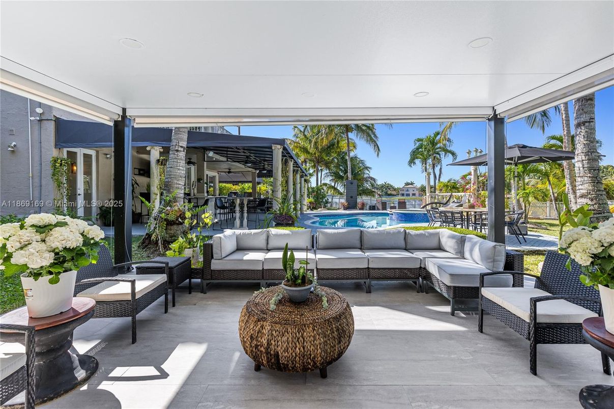 Exterior, Recessed Lighting