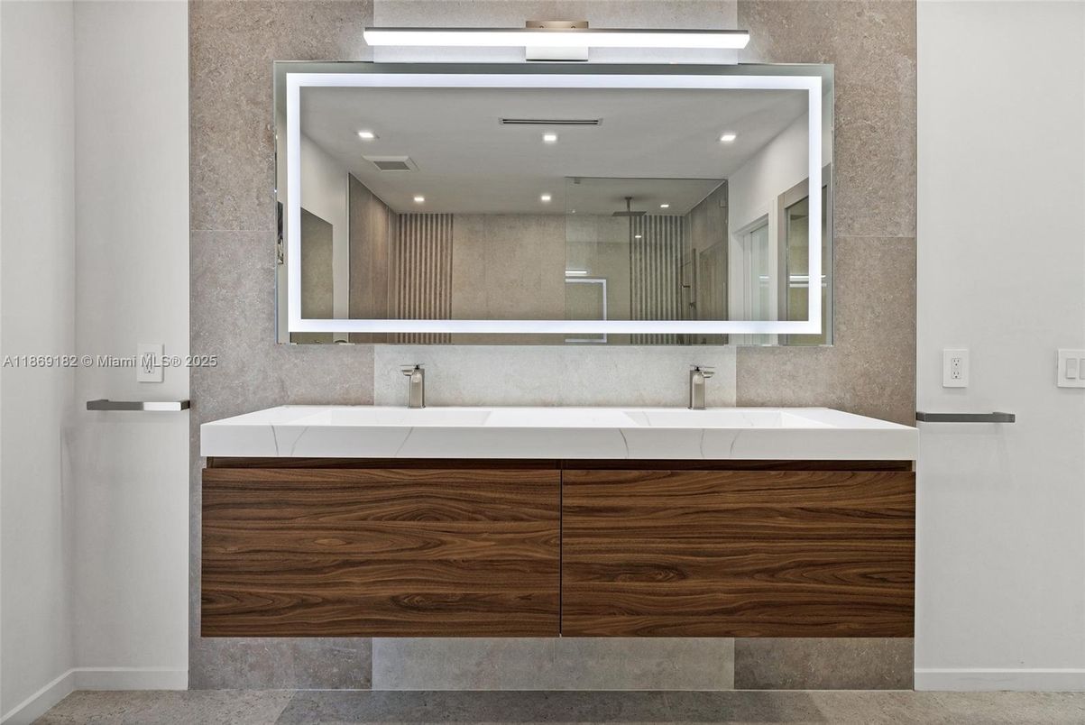 Bathroom, Interior, Recessed Lighting