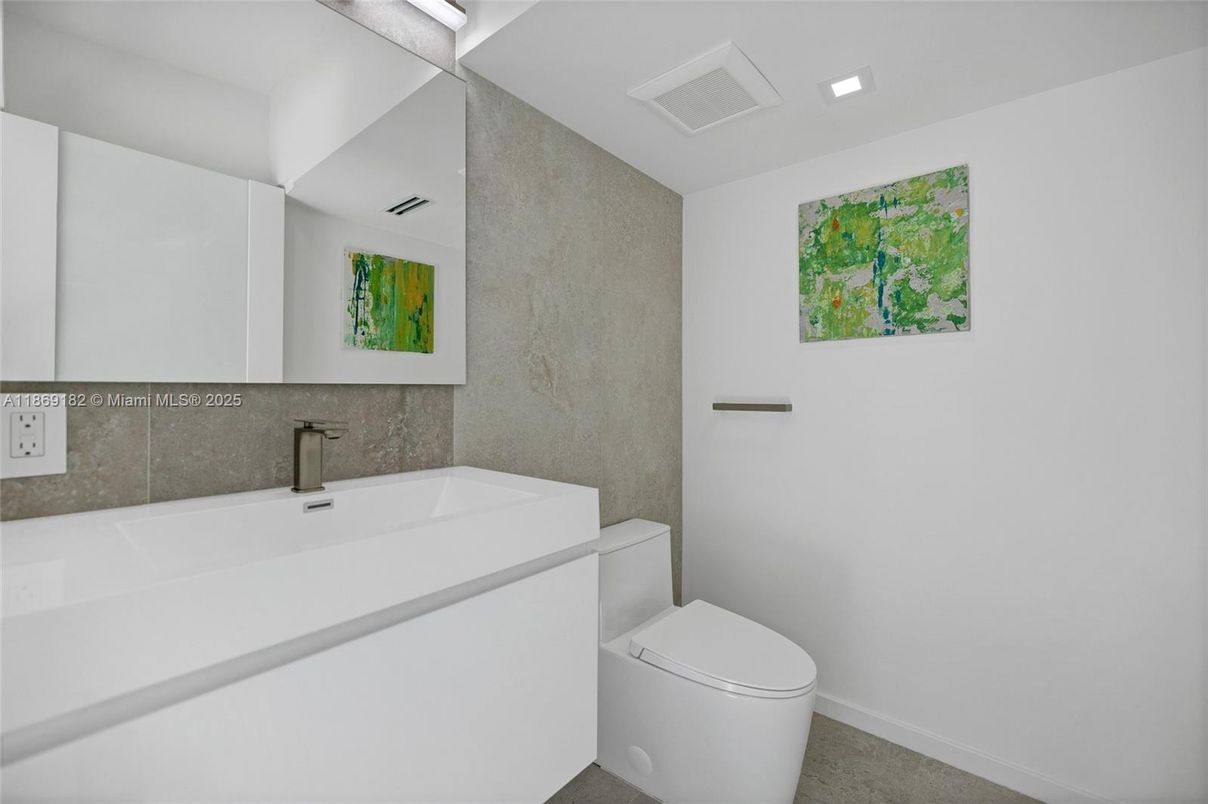 Bathroom, Interior, Recessed Lighting
