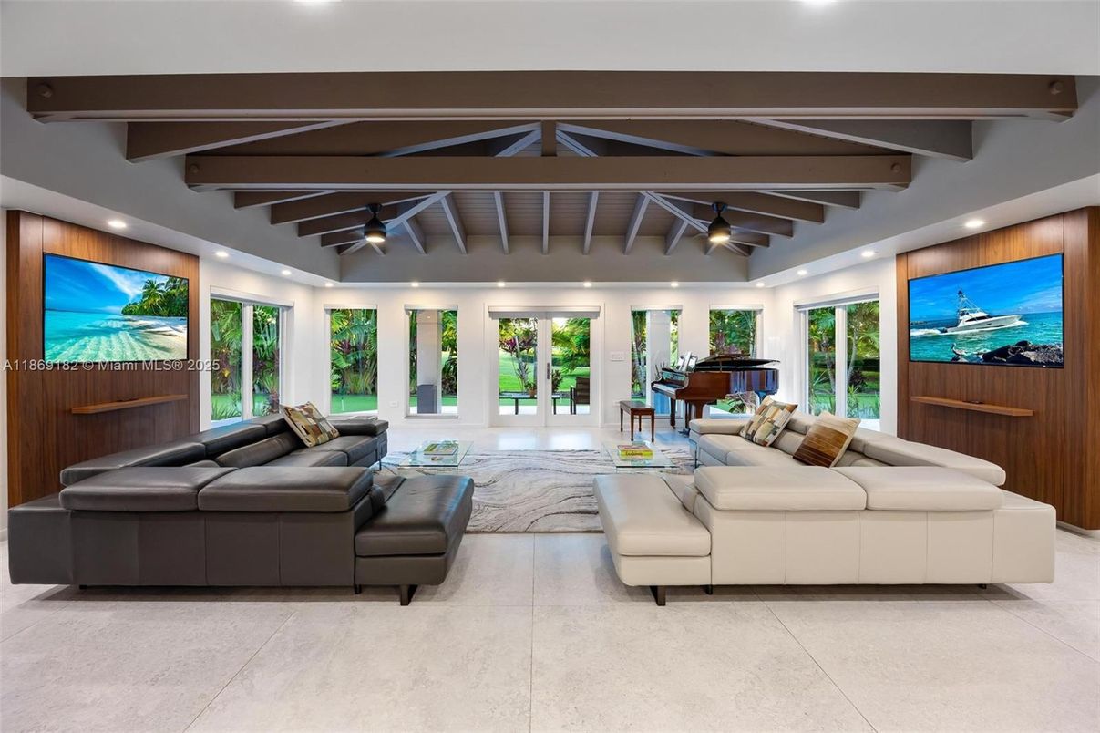 Interior, Living room, Piano, Recessed Lighting, Wooden Beams, Wooden Walls