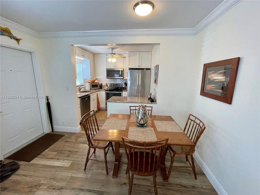 Dining room, Interior, Kitchen, Stainless Steel Appliances, Wood Texture Flooring