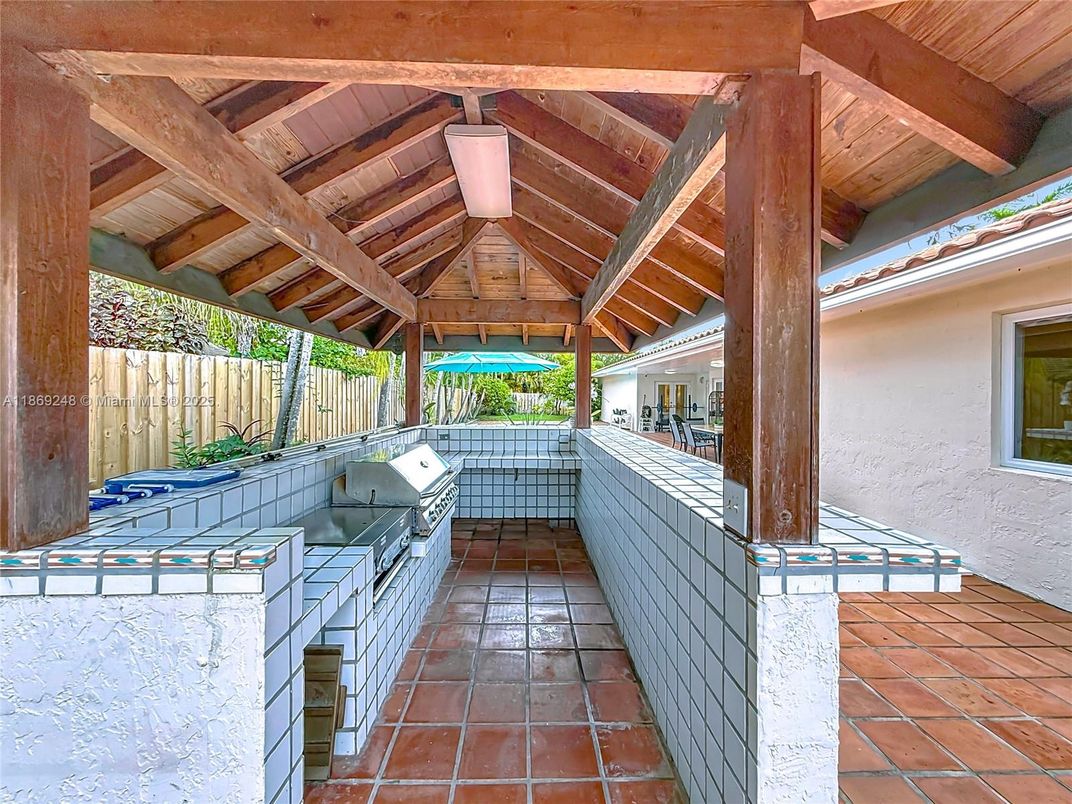 Exterior, Outdoor Kitchen