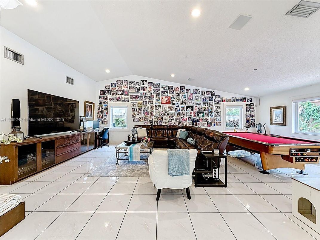 Billiard Table, Game Room, Interior, Living room, Recessed Lighting
