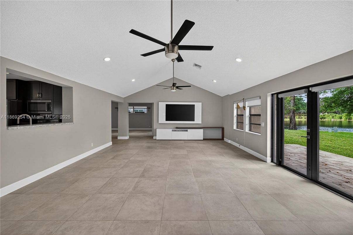 Empty room, Interior, Recessed Lighting