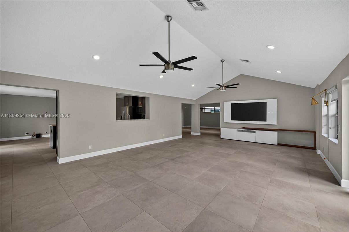 Empty room, Interior, Recessed Lighting