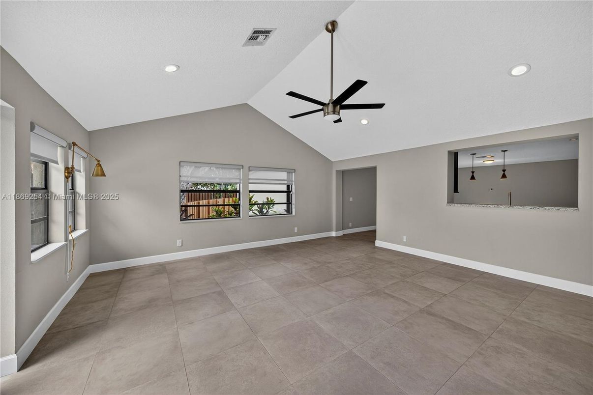 Empty room, Interior, Recessed Lighting