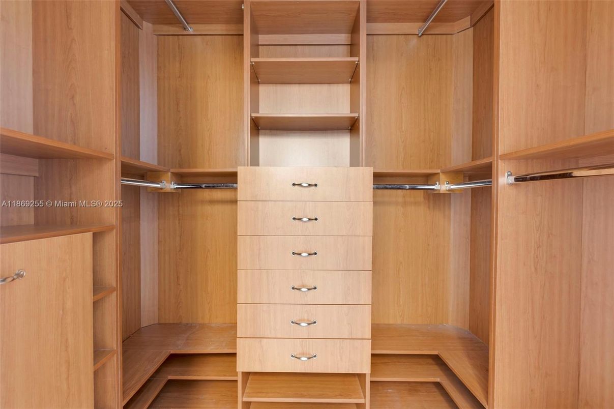 Interior, Walk-in Closets, Wood Texture Flooring