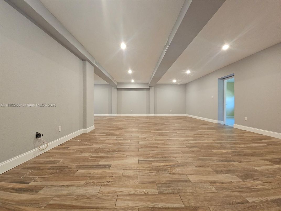 Empty room, Interior, Recessed Lighting, Wood Texture Flooring