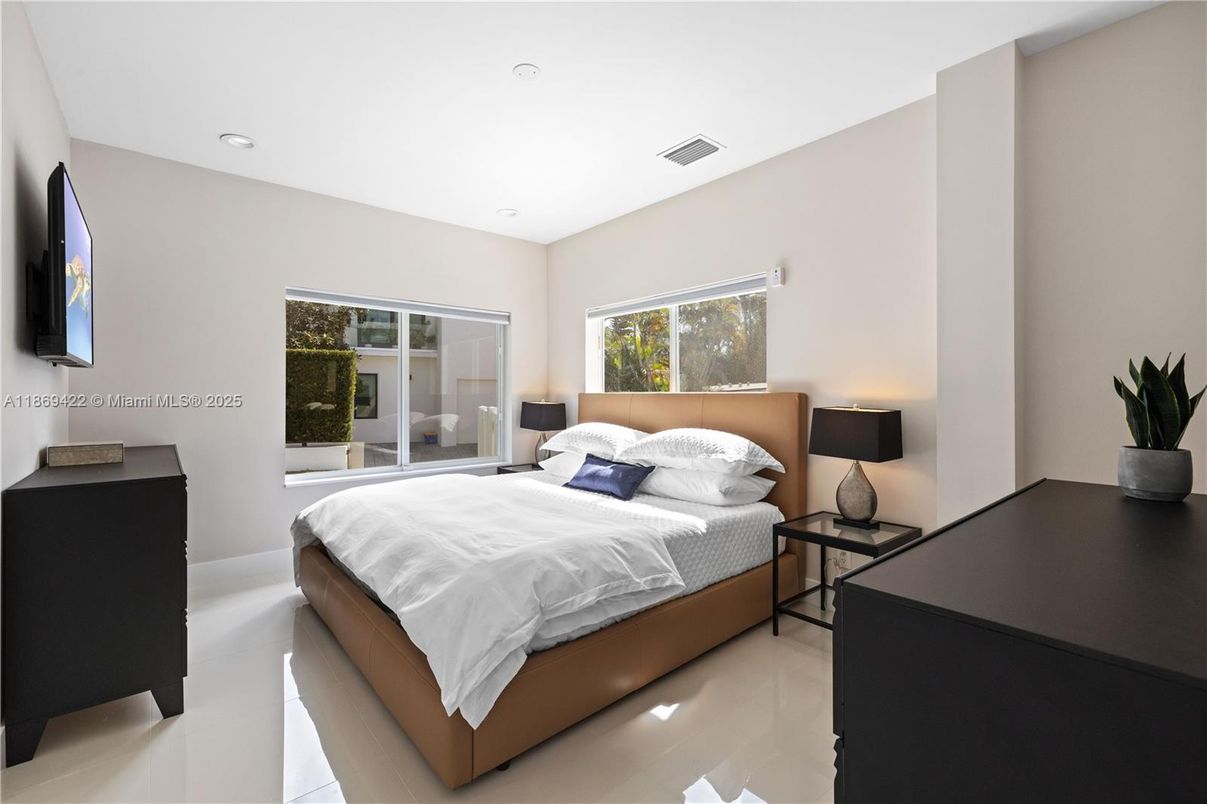 Bedroom, Interior, Recessed Lighting