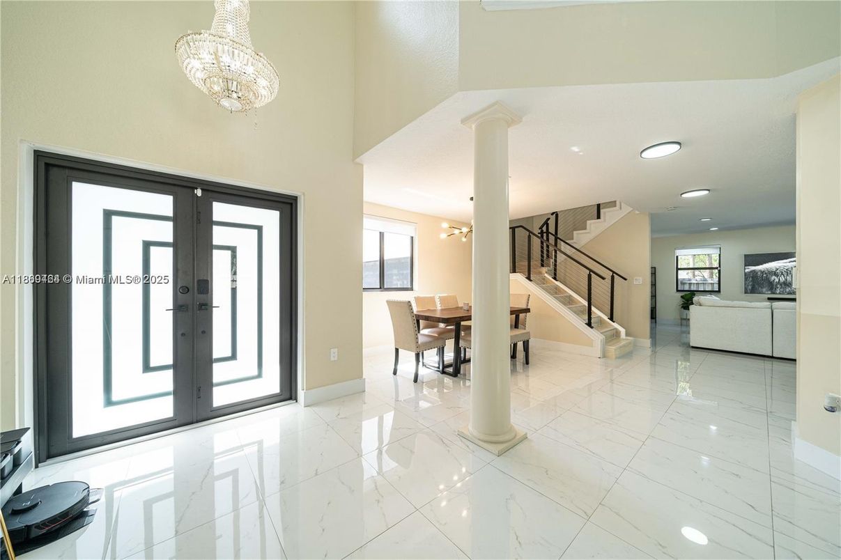 Chandelier, Dining room, Interior, Marble, Recessed Lighting