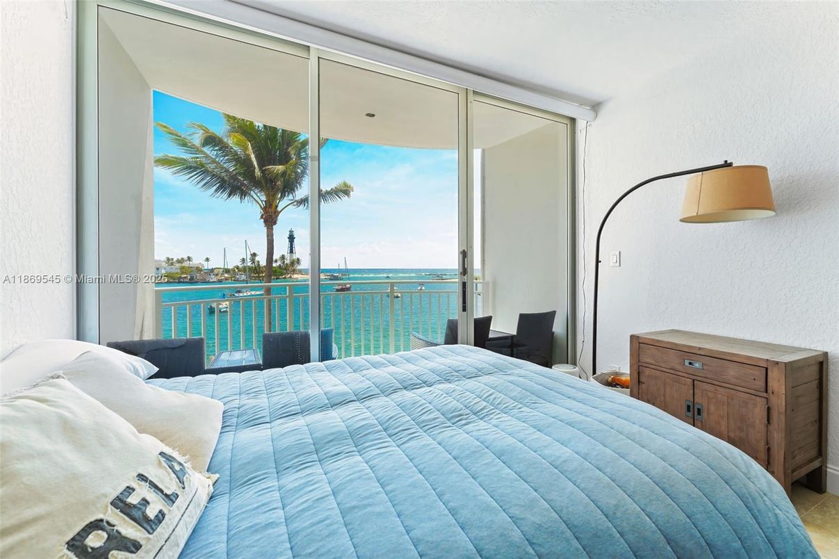 Bedroom, Interior, Water