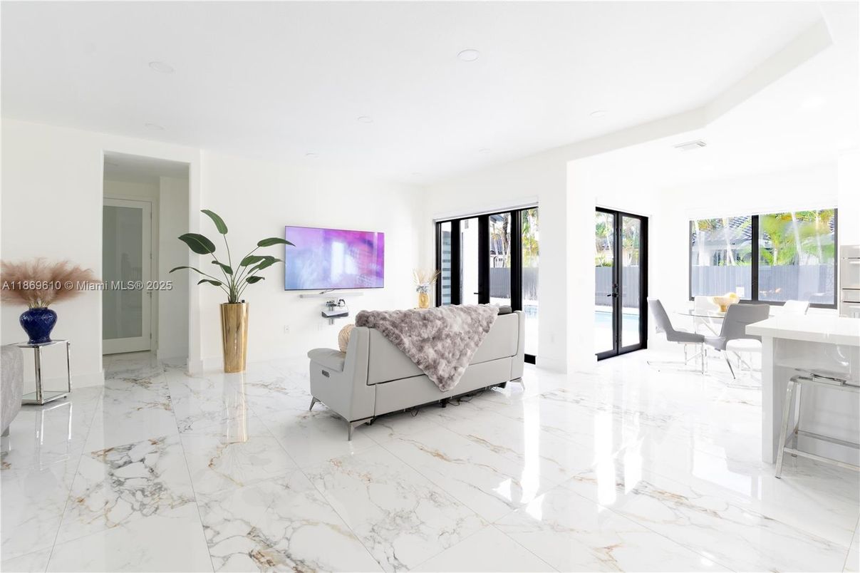 Dining room, Interior, Living room, Marble, Recessed Lighting
