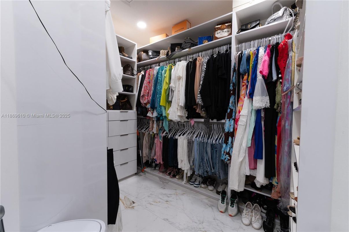 Interior, Marble, Recessed Lighting, Walk-in Closets