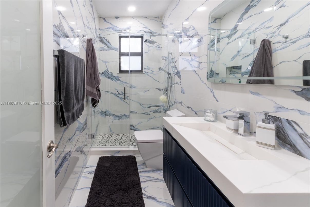 Bathroom, Interior, Marble, Marble Walls, Recessed Lighting