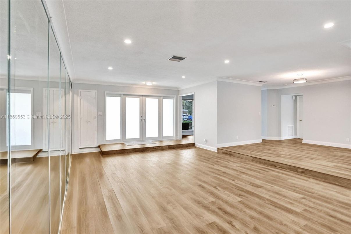 Empty room, Interior, Recessed Lighting, Wood Texture Flooring