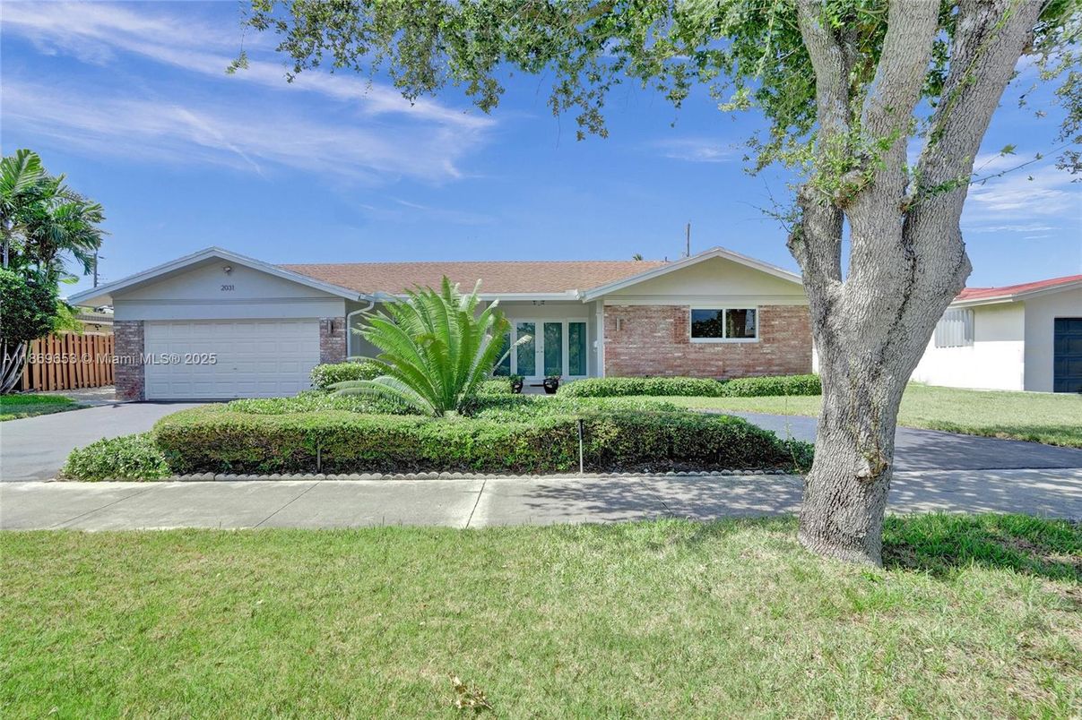Attached, Exterior, Facade, Brick Facade, Ranch