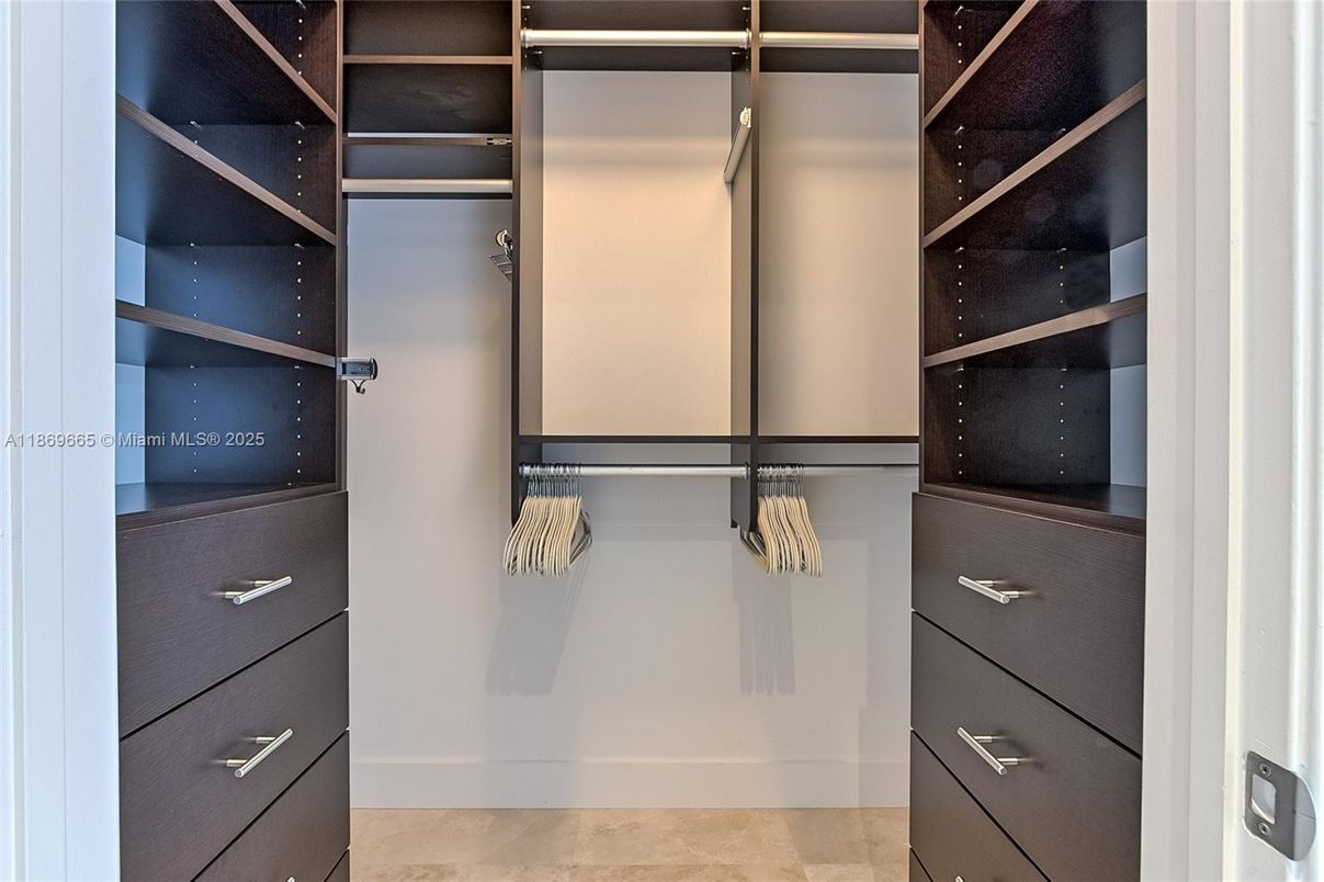 Interior, Walk-in Closets