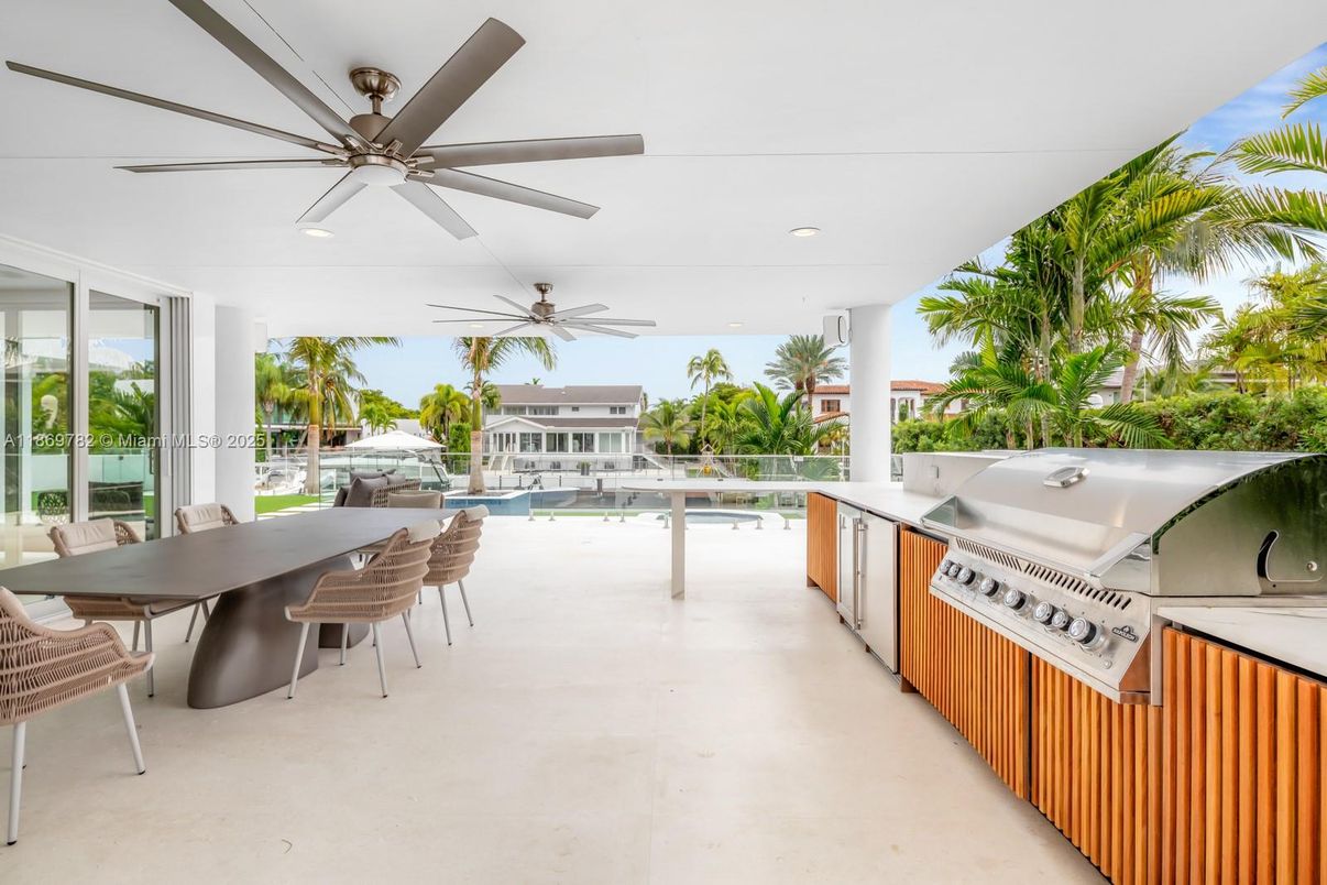 Exterior, Outdoor Kitchen