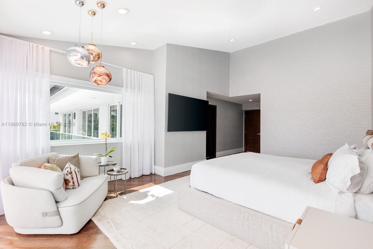 Bedroom, Interior, Pendant Lights, Recessed Lighting, Wood Texture Flooring