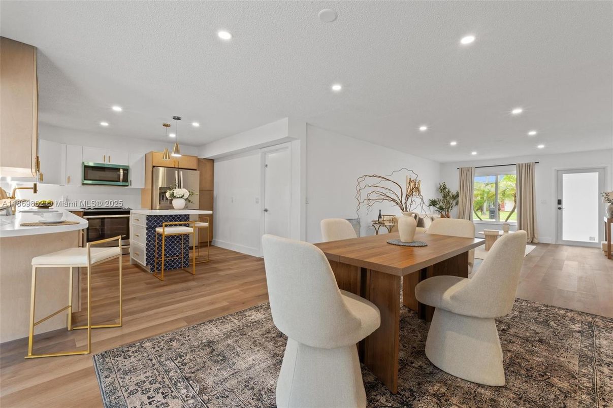 Dining room, Interior, Kitchen, Pendant Lights, Recessed Lighting, Wood Texture Flooring