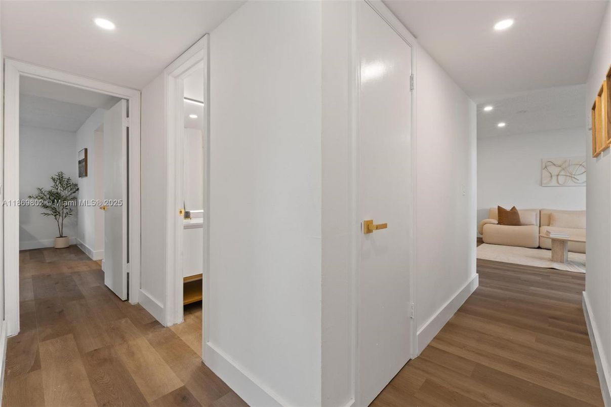 Interior, Recessed Lighting, Wood Texture Flooring