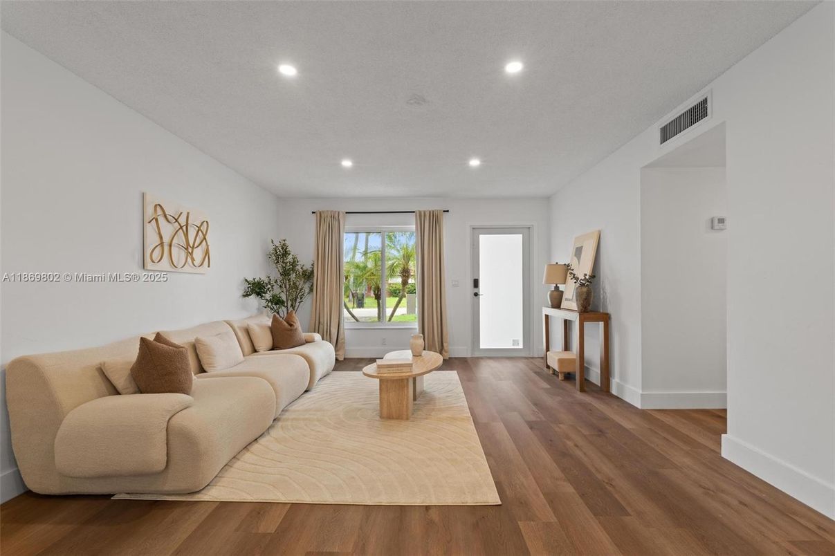 Interior, Living room, Recessed Lighting, Wood Texture Flooring